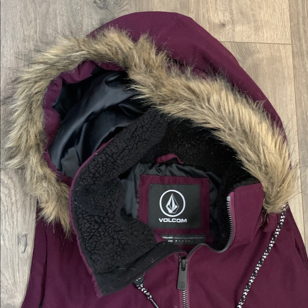 Volcom Maroon Hooded Vest with Faux Fur Trim - Picture 2 of 7
